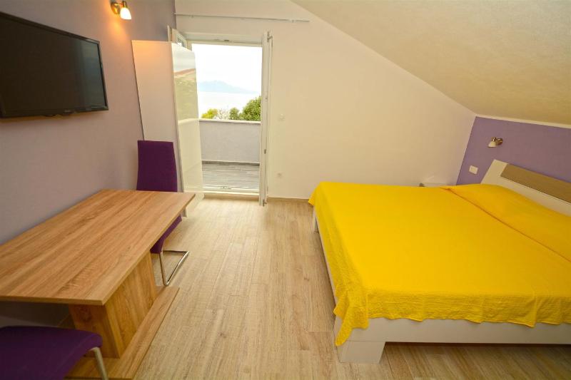 Studio Apartment with Sea View image 2