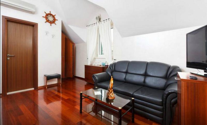 Double Room with City View image 3