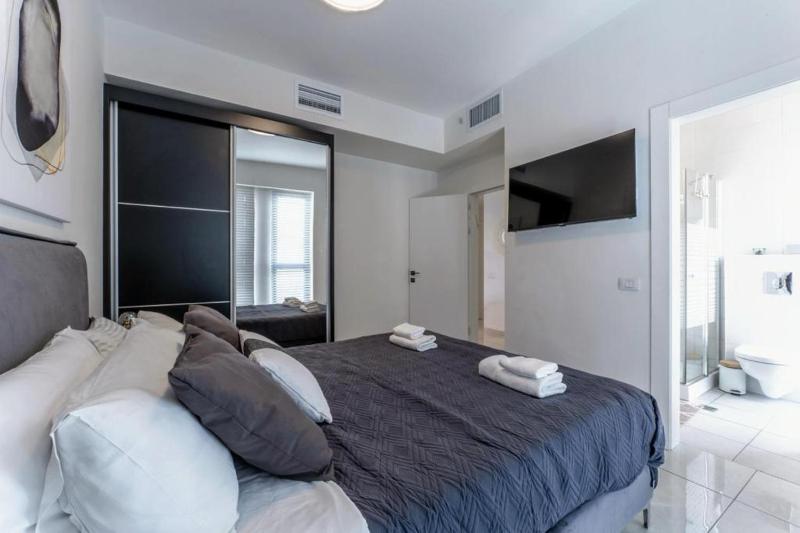 HolySuite J Tower - image 7