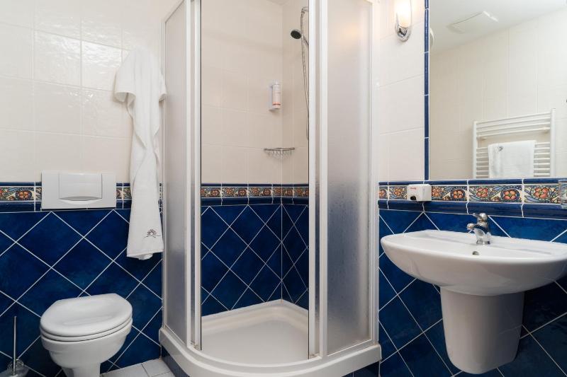 Comfort Double Room with Extra Bed image 3