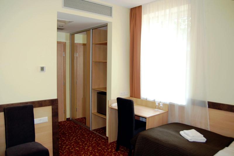 Standard Double or Twin Room image 3