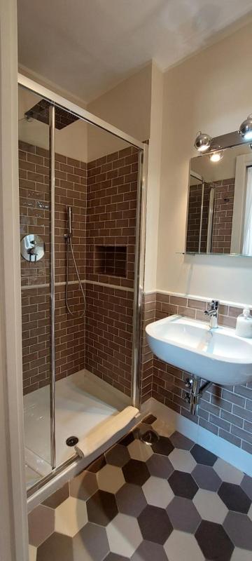 Standard Double or Twin Room image 3