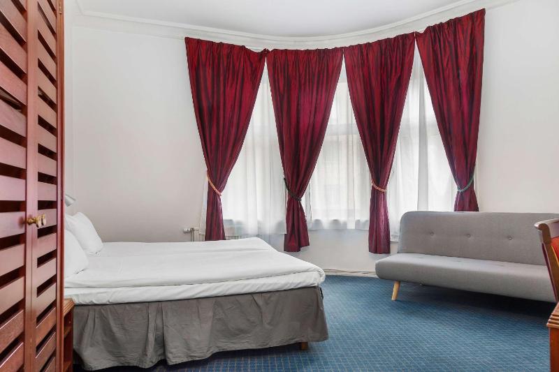 Standard Triple Room image 1