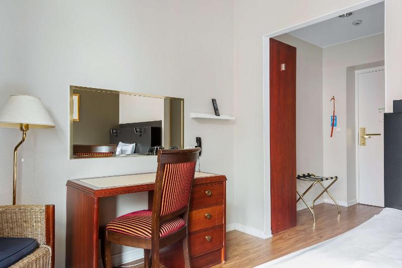 Standard Double Room  image 4