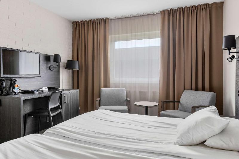 Standard Twin Room image 3