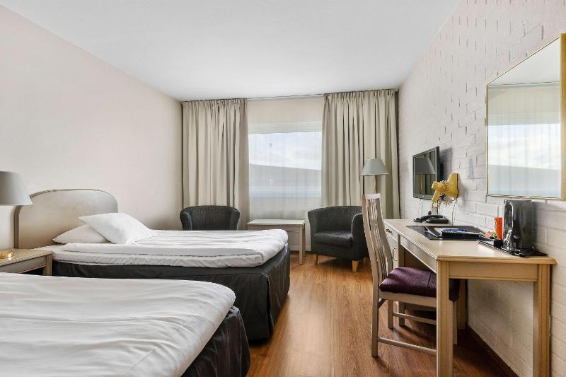 Standard Twin Room image 4