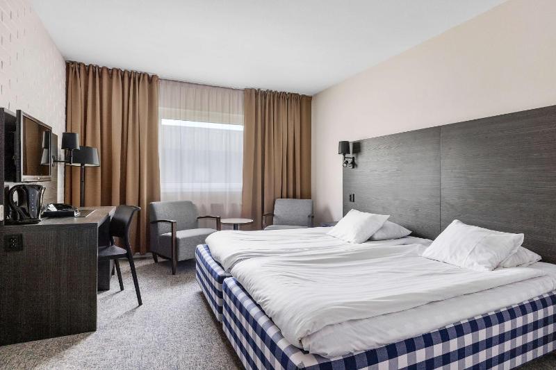 Superior Twin Room image 1