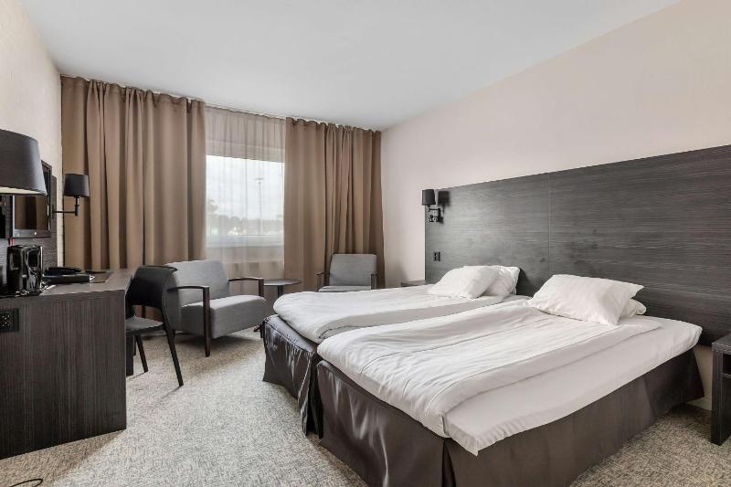 Superior Twin Room image 4