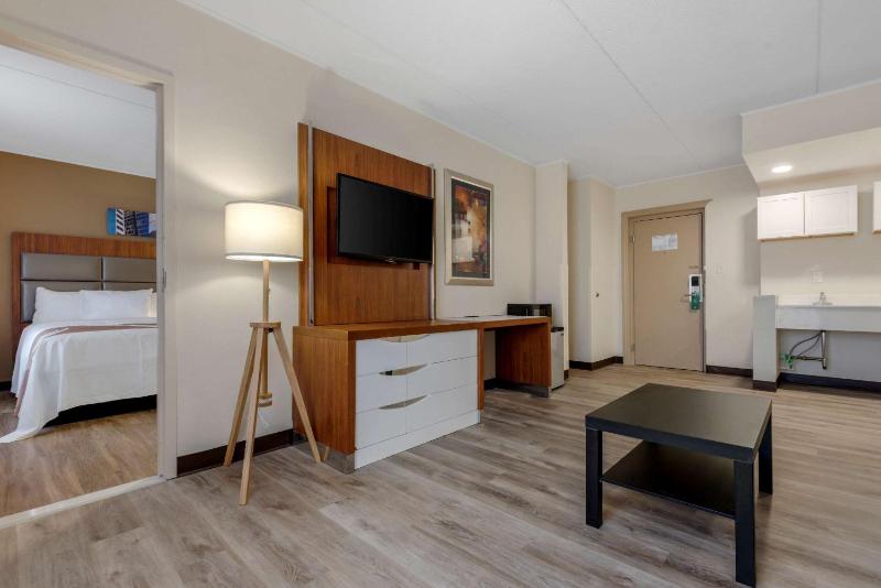 King Suite - Non Smoking image 3