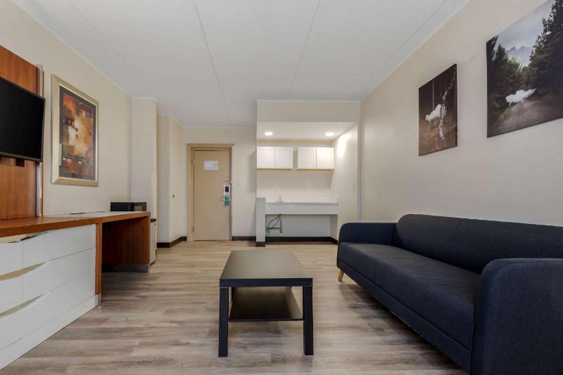 Double Suite with Two Double Beds - Non Smoking image 3