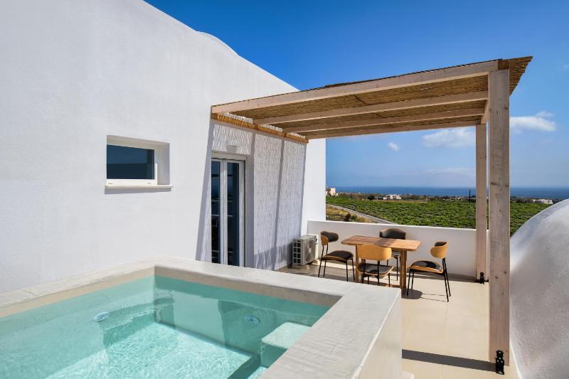 Aelia Luxury Suites - image 14