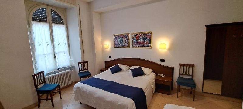 Double Room image 1
