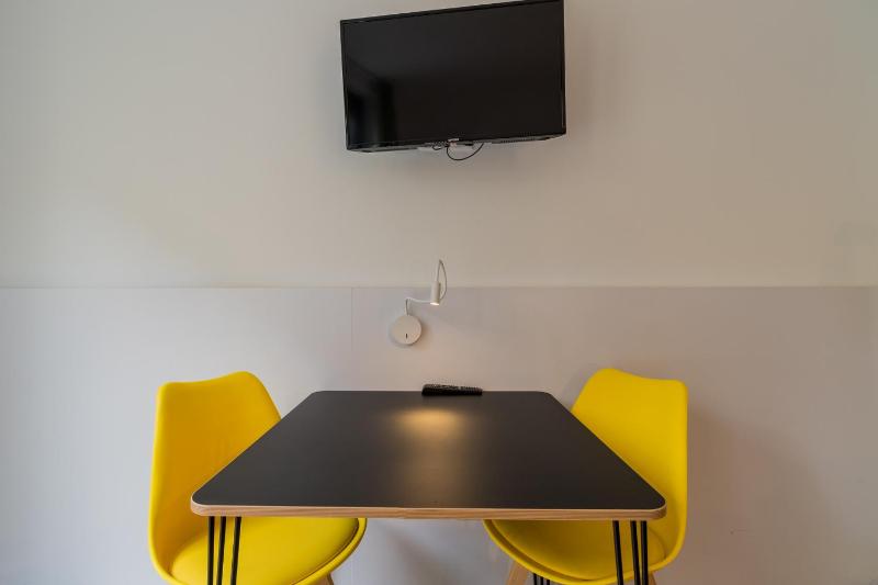 Standard Triple Studio image 1