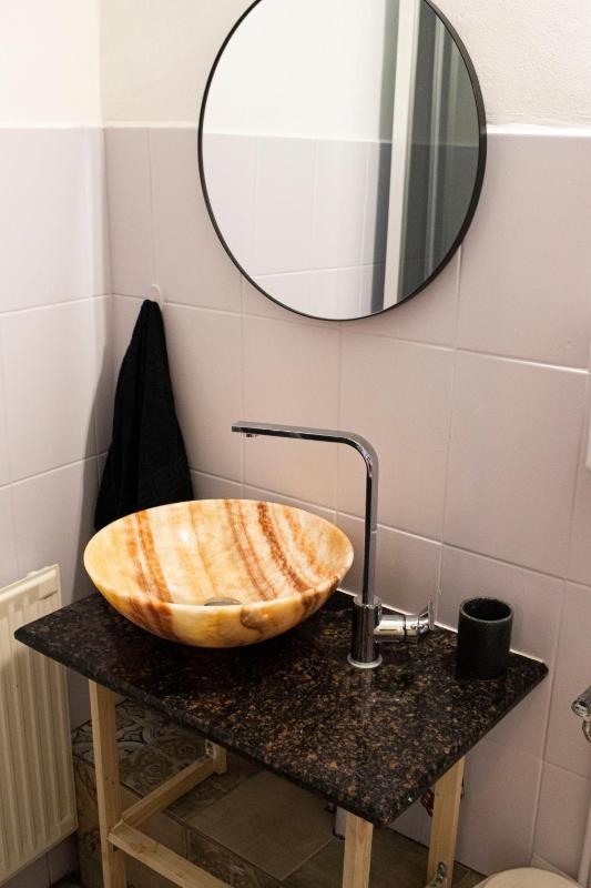 One-Bedroom Apartment image 4