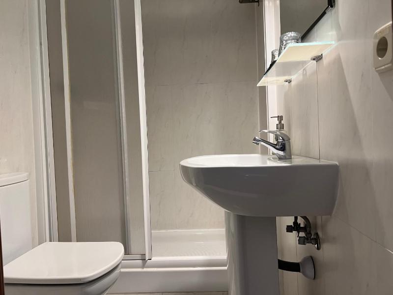 Single Room image 3
