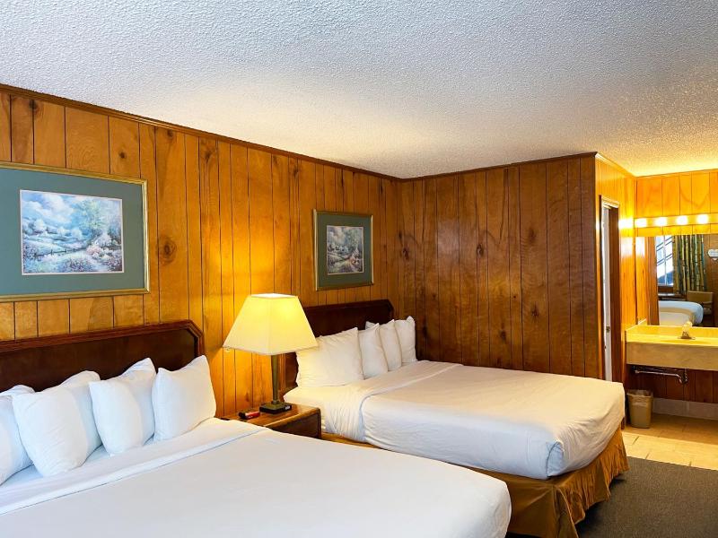 Deluxe Queen Room image 3