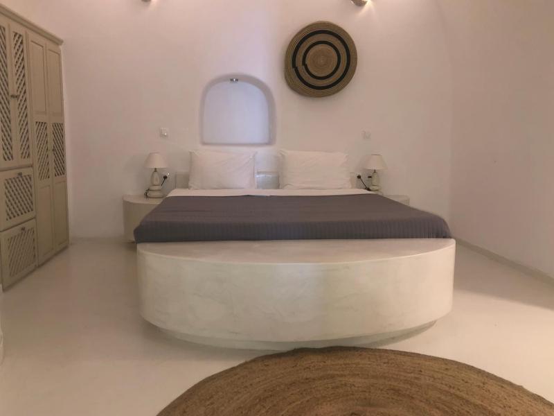 Deluxe Suite with Hot Tub and Caldera View image 2