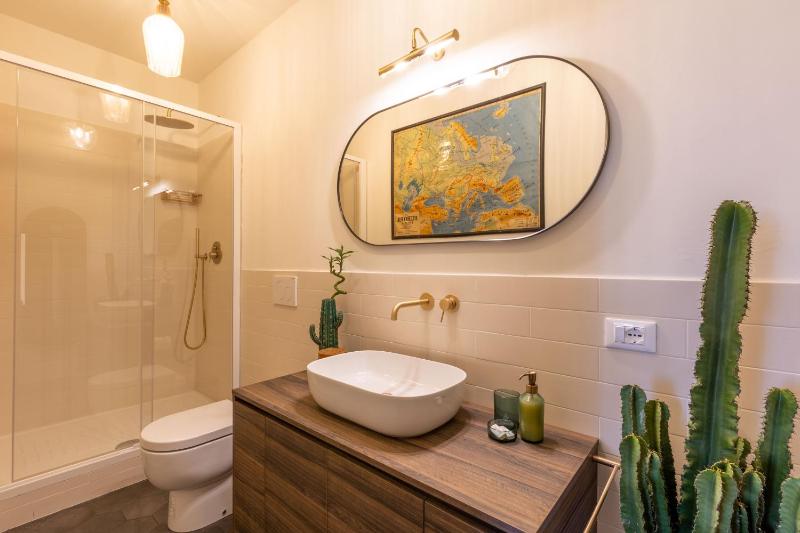 Double Room with City View and Private Bathroom image 4