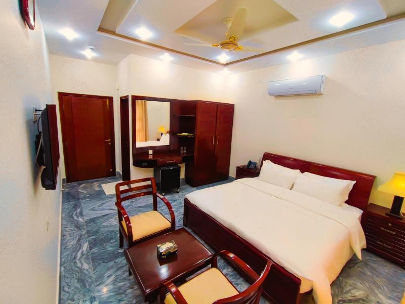 Standard King Room image 1