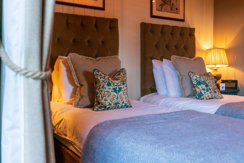 Superior Twin Room image 4