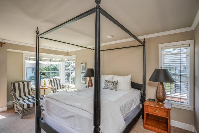 The Courtyard - Premier Queen (Children and Pet Friendly) image 4