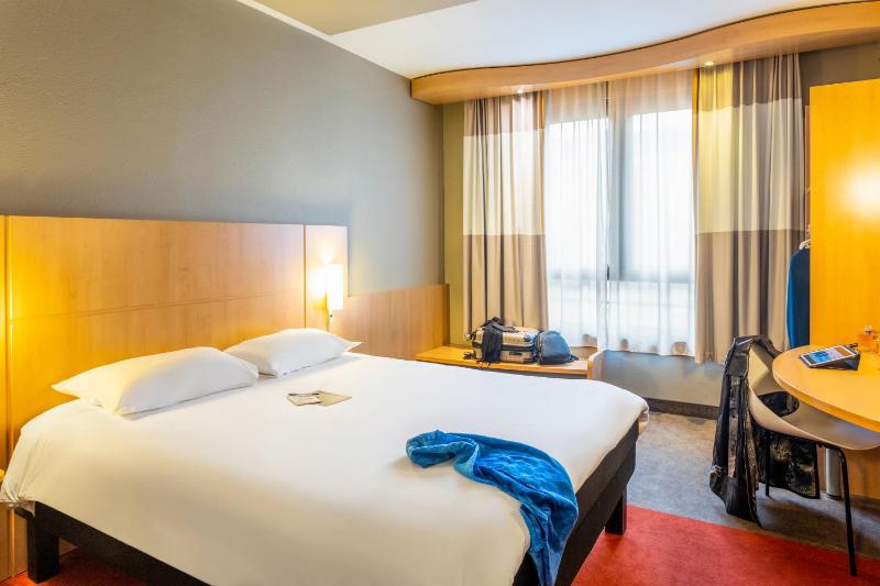 Double Room image 4