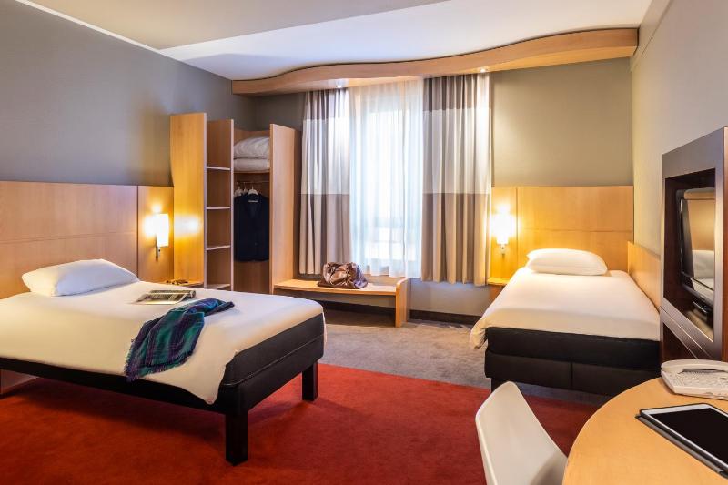 Double Room with Two Single Beds image 2