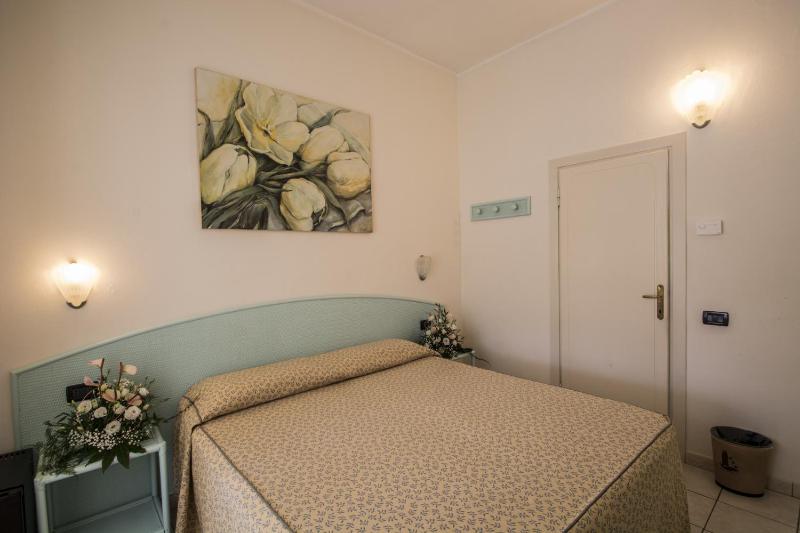 Double Room image 4