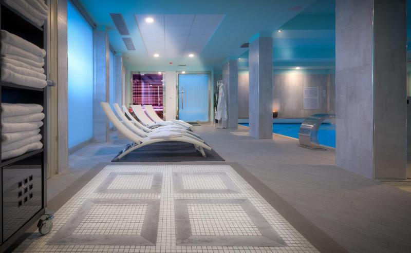 Studio with kitchen & Pool Access  image 3