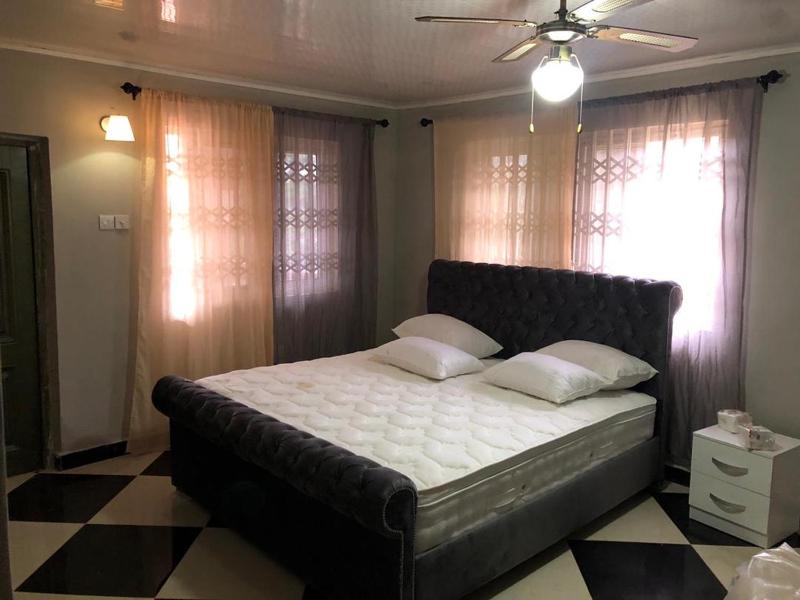 Well presented apartment with 2 master bedrooms. - image 12