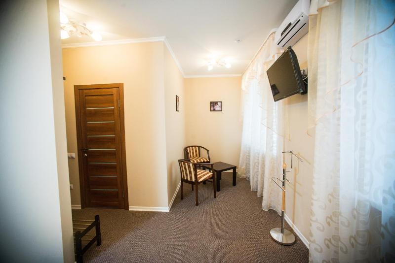 Large Double Room image 1