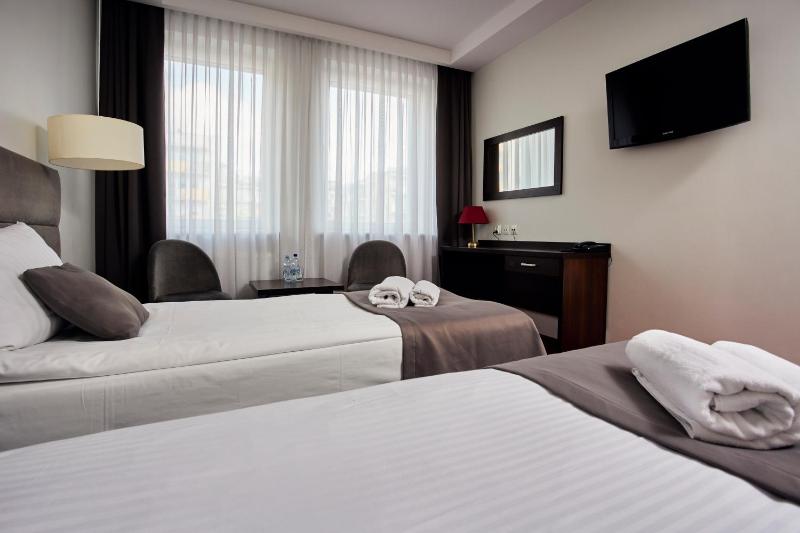 Twin Room image 1