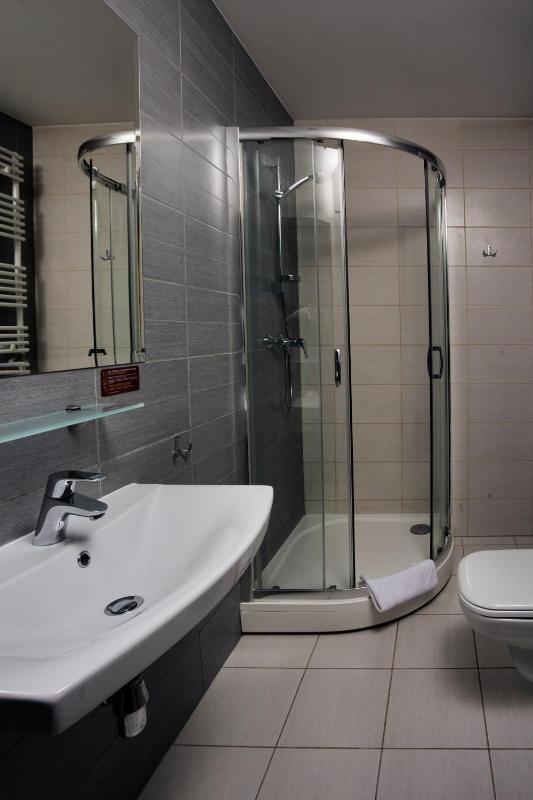 Twin Room image 3