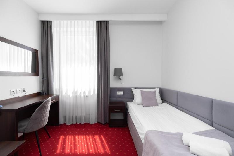Small Single Room image 2