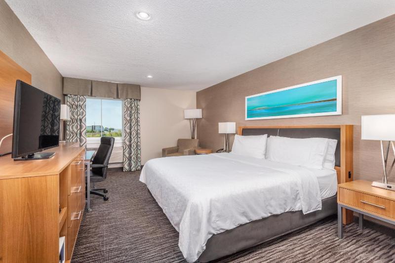 Standard King Room image 2