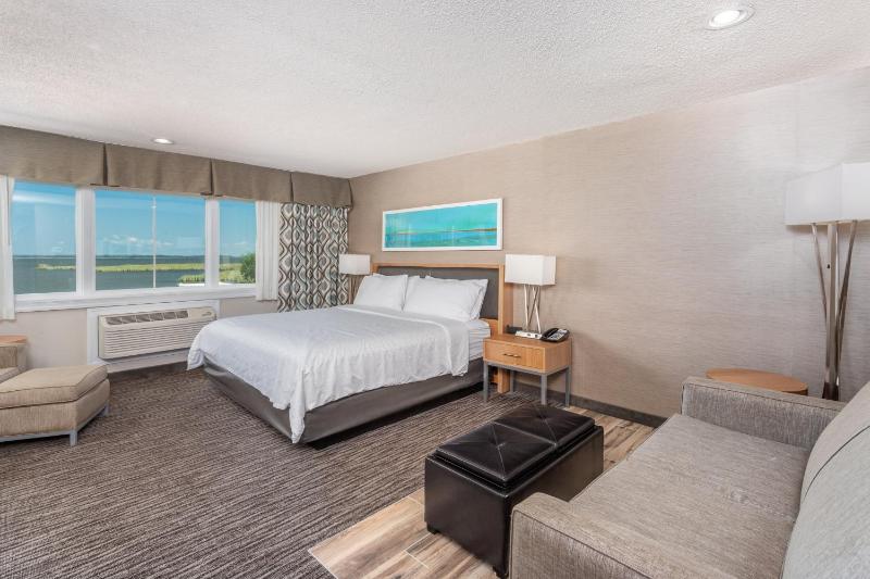 Standard King Room with Extra Space image 2