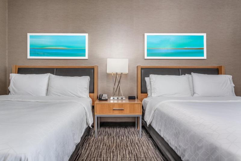 Standard Queen Room with Two Queen Beds image 3