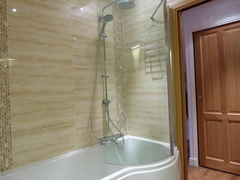 Deluxe Double Room with Bath image 2