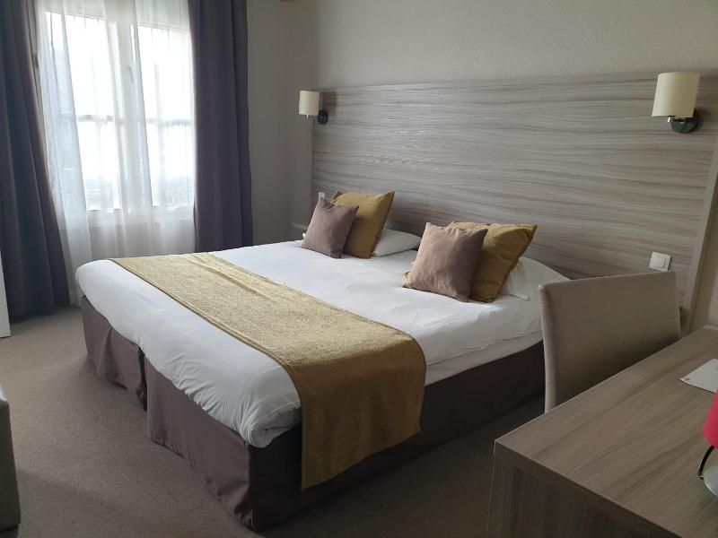 Double Room image 3
