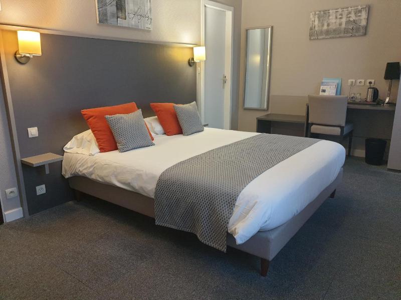 Deluxe Double Room image 2