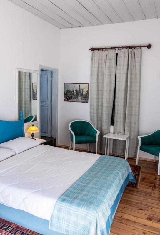 Double Room image 4