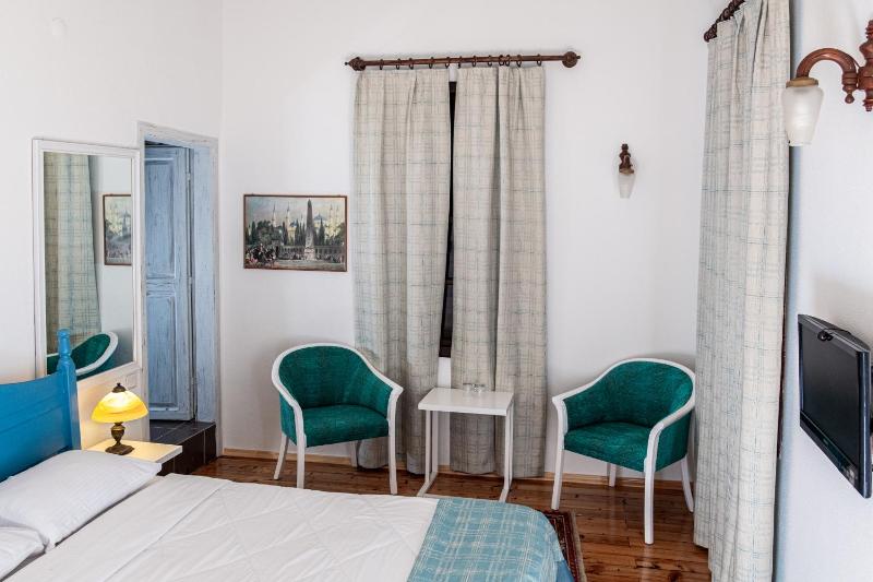 Double Room image 3