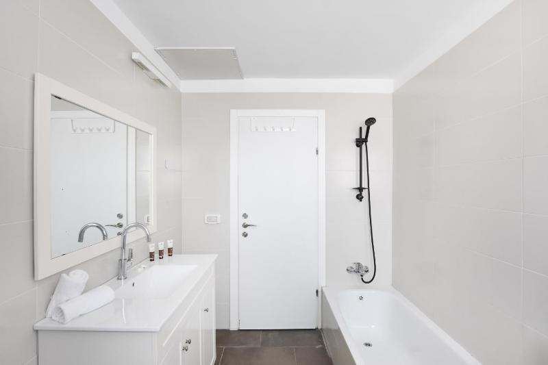 Skylight 3BR in Bograshov by HolyGuest - image 16