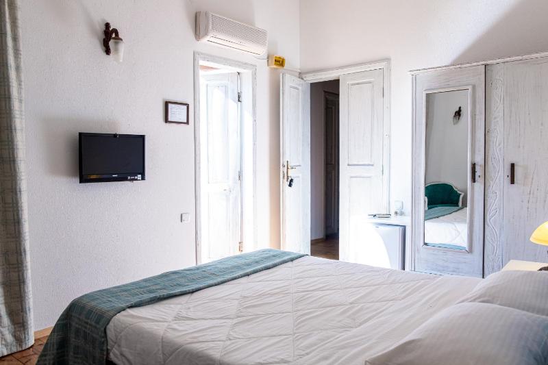 Double Room image 2