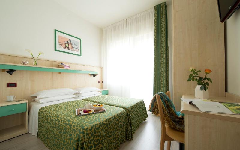Budget Double Room image 3