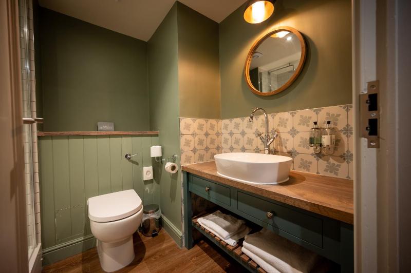 En Suite Twin Room image 4