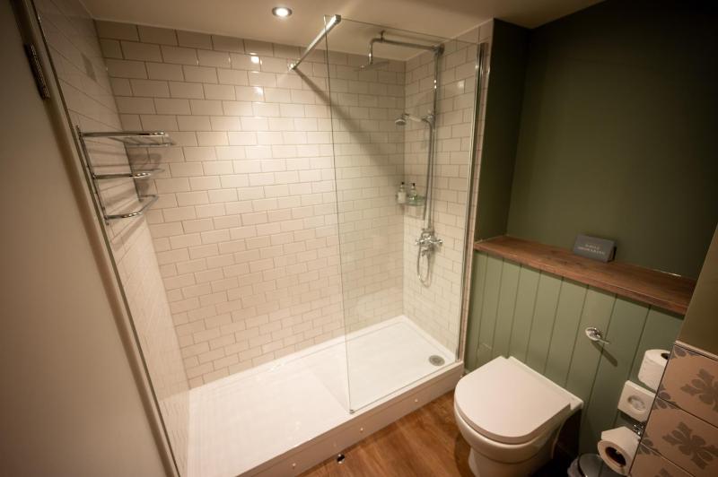 En Suite Twin Room image 3