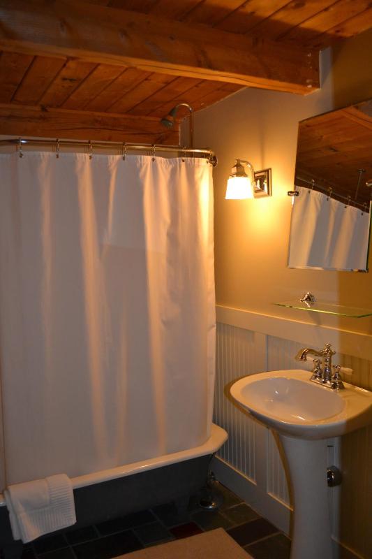 Queen Room image 4