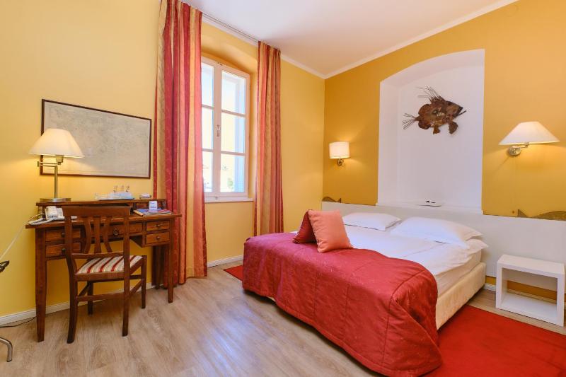 Double Room with Sea View - with Breakfast In Room image 4