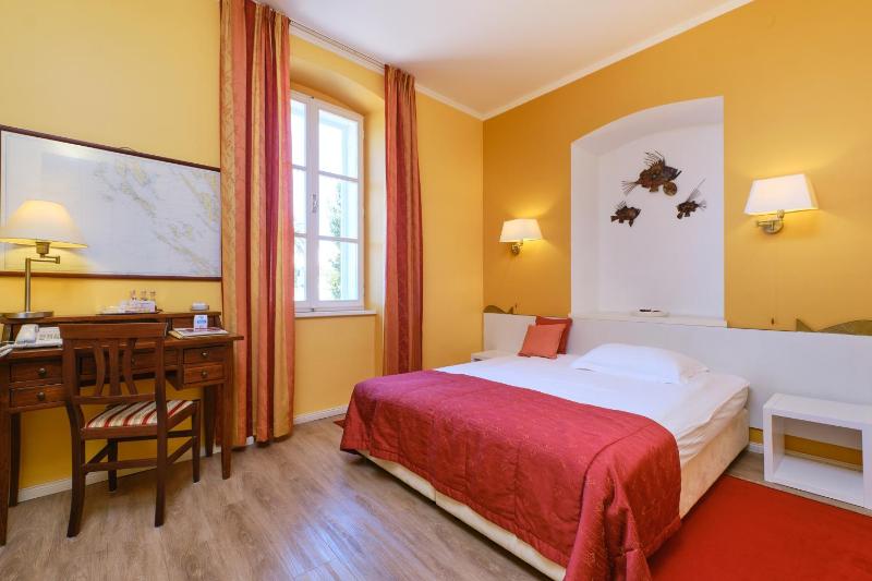 Double Room with Sea View - with Breakfast In Room image 3